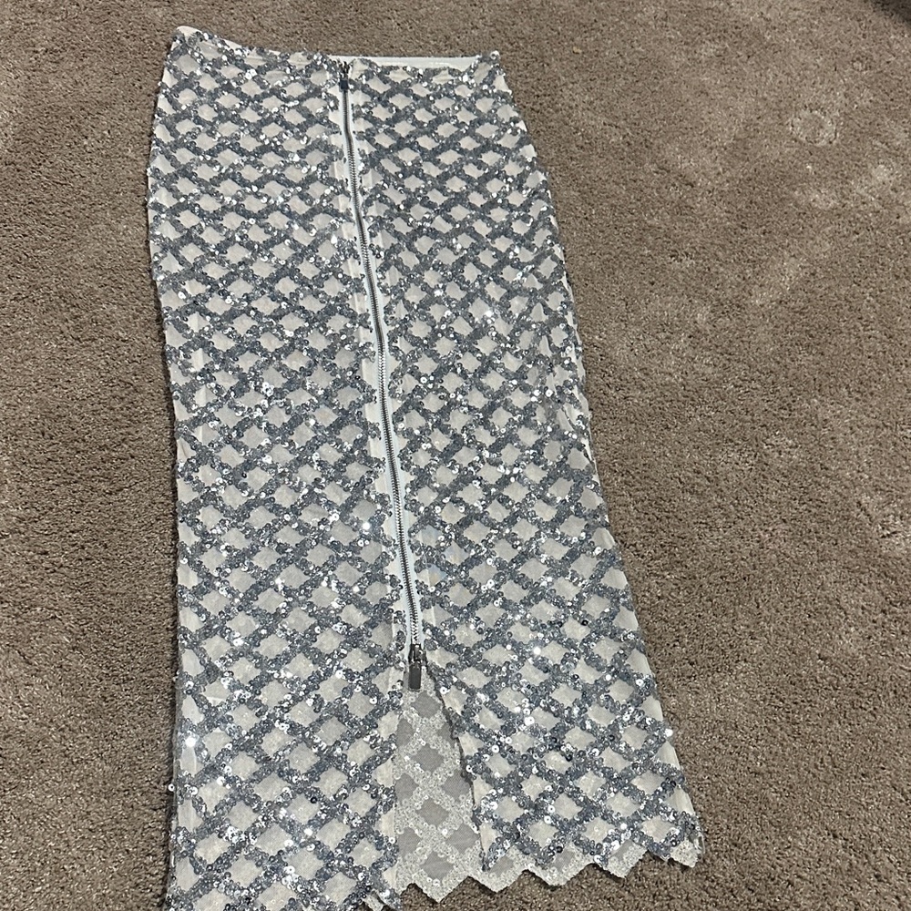 Elegant Silver Patterned Women's Skirt - Picture 2 of 3